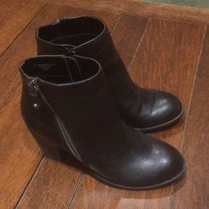 NWOT black heeled booties